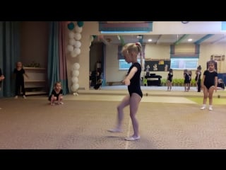 Ксюша наскок касаясь