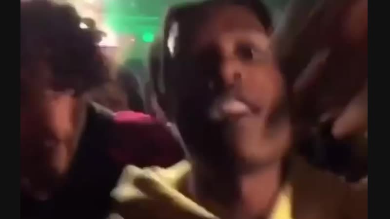 A$ap rocky отрывается под «sicko mode»