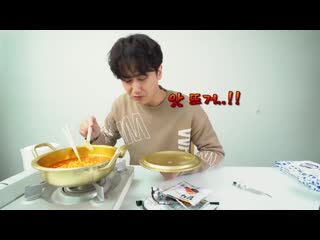 영생이라면l 🍜뒤늦게 맛본 오모리 김치찌개라면 취향저격 면치기! ramyeon(ramen) vlog mukbang