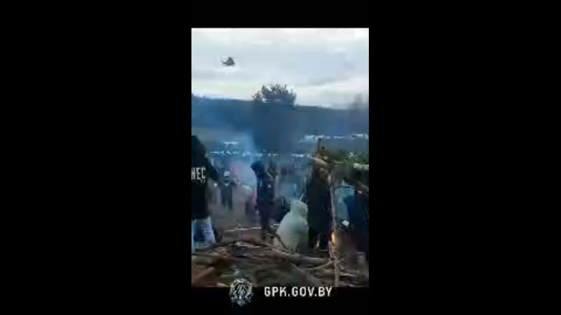 Мигранты на границе с польшей установили палатки и жгут костры