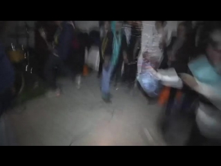 Ребята жетко трахают юную девочку и кончают ей в рот порно hd, групповое, групповушка