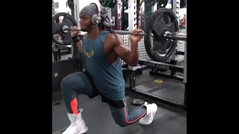 Тренироа ног выпады со штангой