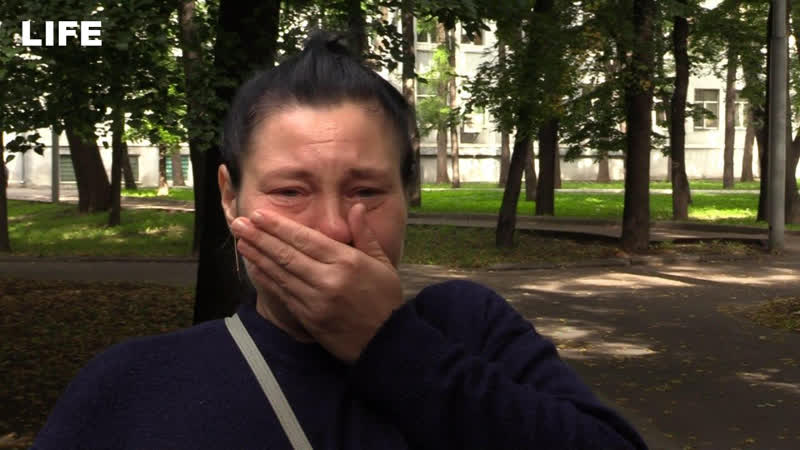 Родные женщины, на которую упал строительный мусор, хотят наказать виновных через суд