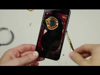 What happens if you pour molten gold on an iphone 7