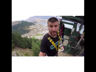 Bungee jumping is easily the best way to check out queenstown (kb43)