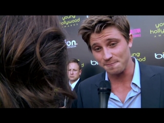 Garrett hedlund talks about kristen stewart sam riley at young hollywood awards