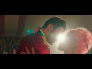 The greatest showman kiss scene (zac efron and zendaya)