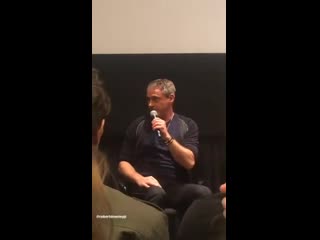 20191121 robert downey jr and susan attend the screening of kiss kiss, ban ban in la (2)