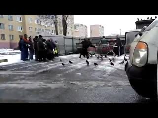 Неравнодушные жители московской области выстроились в очередь к пункту приема