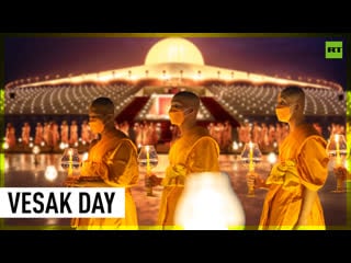 Monks in thailand light 100,000 lanterns to celebrate buddha’s birthday