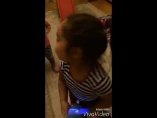 Как отобрать у сестренки планшет