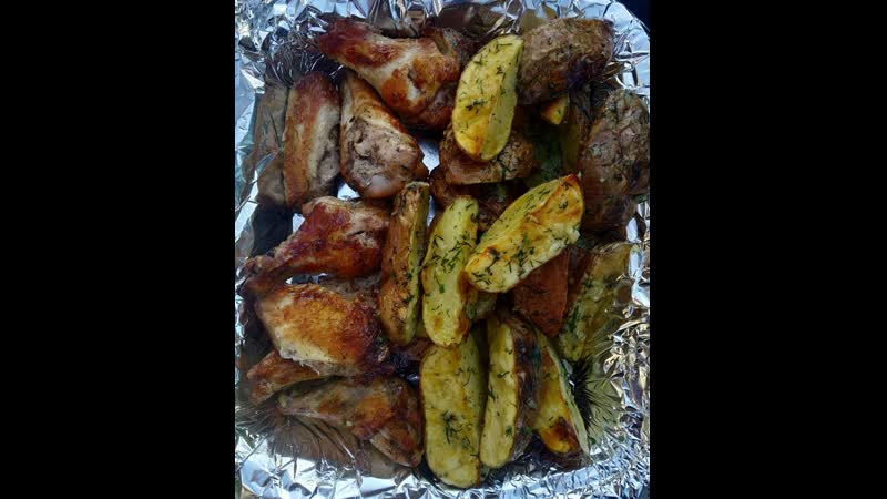 Порция усных крылышек и картошечки