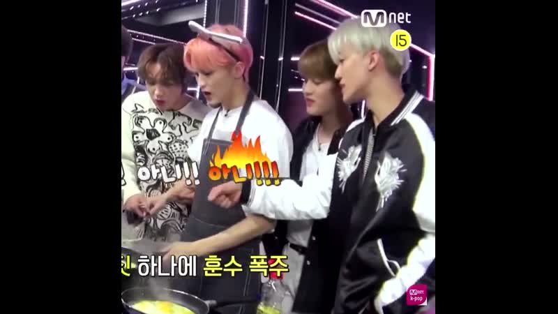 Jaemin, haechan and taeil helping poor mark fry 23 eggs