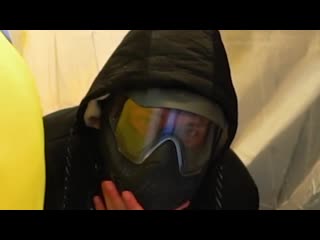 [himan] стреляй в человека за гигантской стеной !