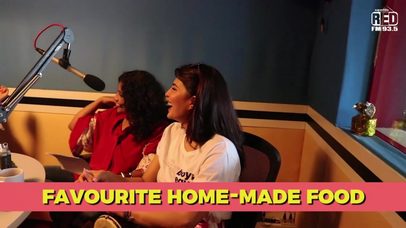 Varun dhawan, jacqueline fernandez taapsee pannu on their first kiss ¦ slambook with malishka