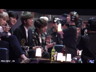 [fancam] 161202 jungkook reaction to gallant (bts) @ mama 2016