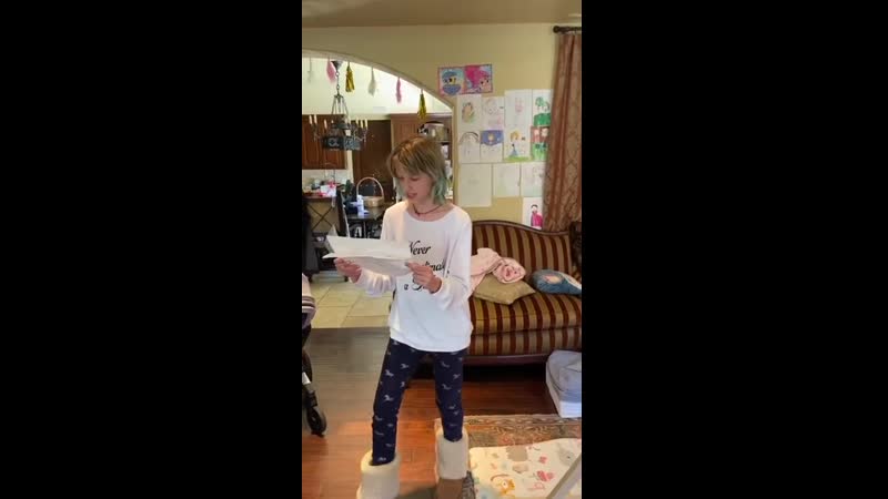 Дочка миллы йовович написала сказку на русском языке и читает её на камеру