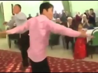 Uzbek tuyidagi sharmanda raqs yegit va qiz