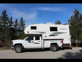 Автодом на колесах 2018 northern lite 811 ex dry bath se truck camper