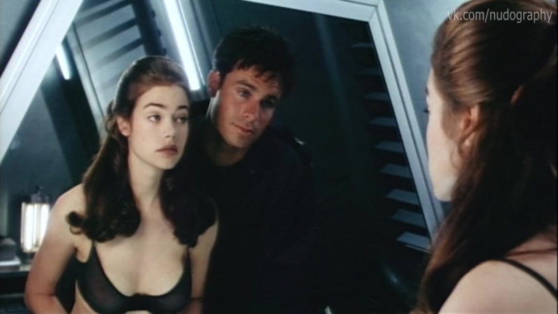 Дениз ричардс (denise richards) в фильме "звездный десант" (starship troopers, 1997, пол верховен) удаленная сцена