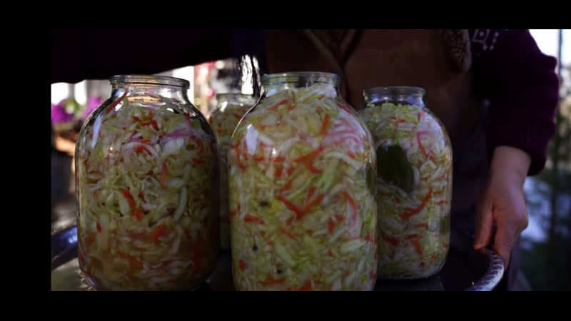 Азербайджанская деревня выпал первый снег, пора солить капусту