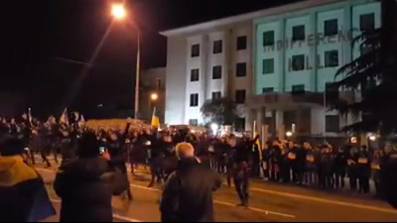 Бойовий грузинський танець перед посольством росії в тбілісі, в підтримку надії савченко