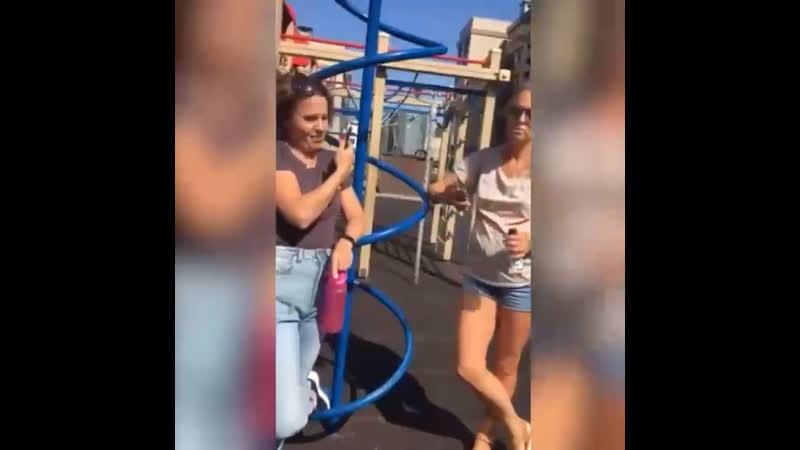 Яжемамка пыталась прогнать детей аутистов с площадки