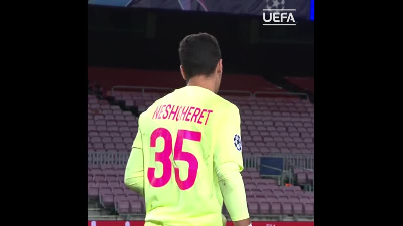 Лучшие сейвы 18 летнего нещерета в матче "барселона" "динамо" киев