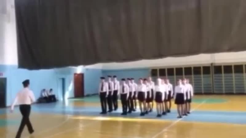 Девочки налево, мальчики направо