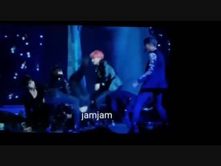 Oh my god i’ve seen a move similar to this before, but other dancers held the legs as wel