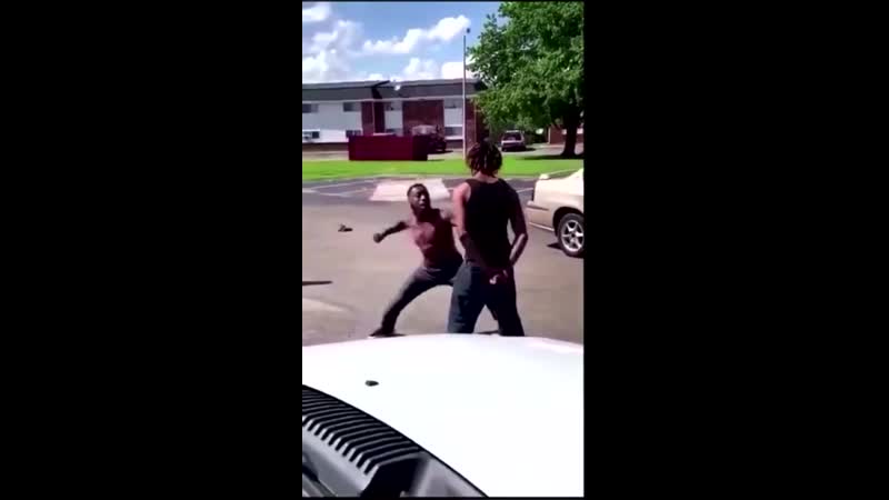 Превращает в протестующего