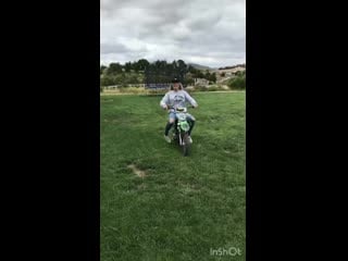 I finally can wheelie yewwwww full send!!!!! got any pointers for me!??☠️