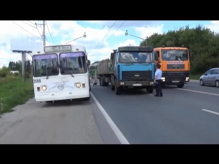 На московском шоссе столкнулись грузовик и троллейбус, пострадал ребёнок