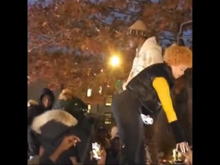 Ice spice и lil tjay раздают индеек в бронксе