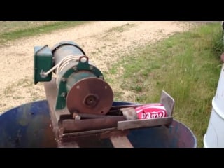 Aluminum pop can pitman drive crusher