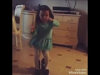 Вите надо выйти девочка прикольно танцует