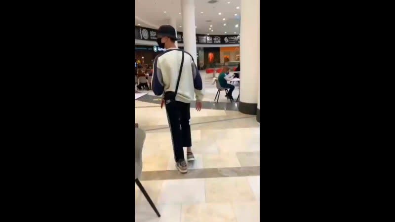 Облил мочой