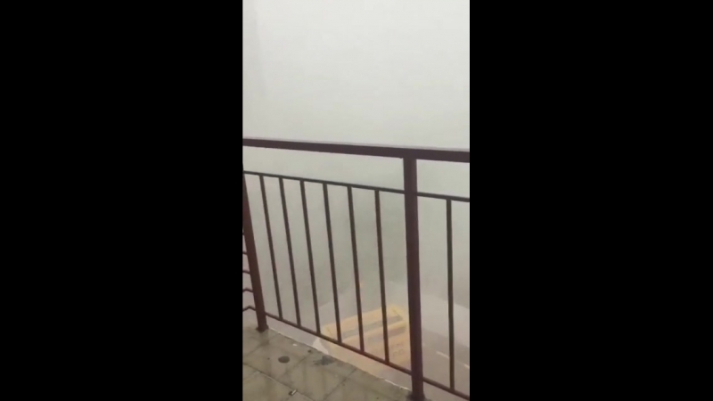 На модеграде упал кран, возможно, есть пострадавший #пресс #краснодар #непогода #град