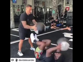 Мелвин ингрем занимается с мячами