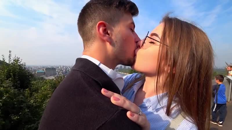 Как поцеловать девушку простой способ kissing prank