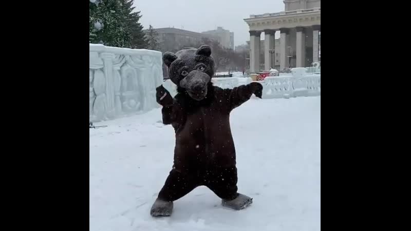 Мишаня танцует