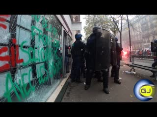 Policiers planques surgissent a 40 dune agence immobiliere paris greve 5 decembre 2019