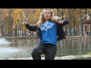 Dasha cherkashina pon de floor house dancing (by eat more bananaz)