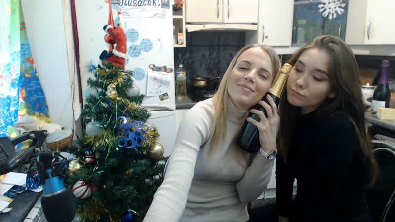 Пьяная готоа с двумя девчонкамиd