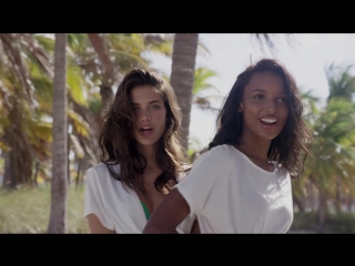 Behind the scenes victoria’s secret angels lip sync hands to