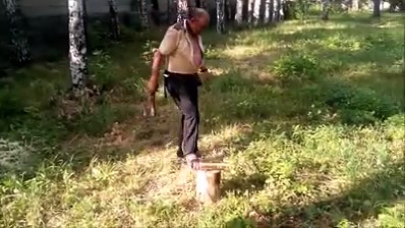 Разрубил монтажную пену топором