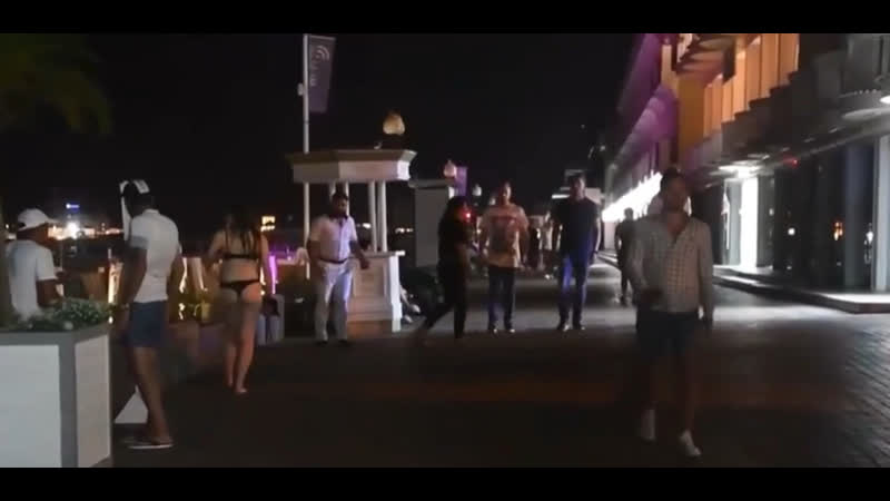 Украли одежду пока плавала в море