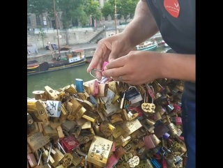 The bridge of many love stories and one of them is париж 06 06 2017