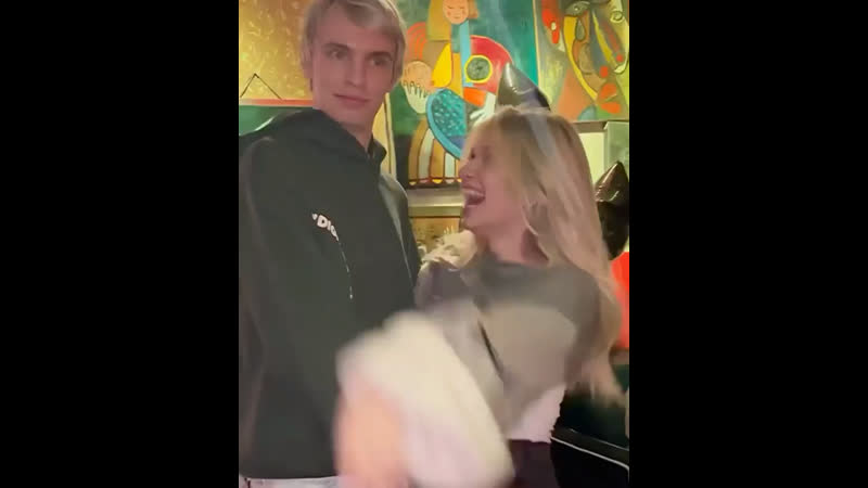 Майот танцует с ирой 😂😅