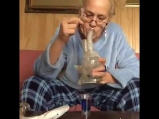 Момент когда внуки перестали приезжать к бабушке (огого видео)